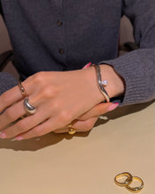 Load image into Gallery viewer, INGRID 2 CURVE PEARL OPEN BANGLE