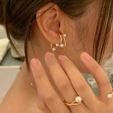 Load image into Gallery viewer, ROCHAS PEARL DBL CIRCLE EAR CUFF