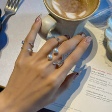 Load image into Gallery viewer, OO PEARL SMILE PAVED RING