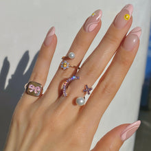 Load image into Gallery viewer, XO PEARL SMILE PAVE RING