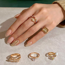 Load image into Gallery viewer, COMET STAR RHINESTONE RING
