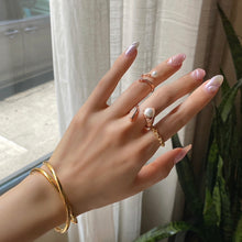 Load image into Gallery viewer, LE LYS PEARL RING