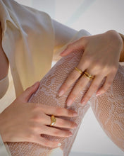 Load image into Gallery viewer, INGRID 2 CURVED RING