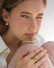 Load image into Gallery viewer, INGRID 2 CURVE PEARL OPEN BANGLE
