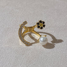Load image into Gallery viewer, RICCO FLOWER PEARL SMILE PAVED RING