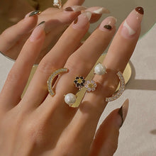 Load image into Gallery viewer, RICCO FLOWER PEARL SMILE PAVED RING