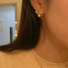 Load image into Gallery viewer, ODETTE 2 BOW PEARL EARRING