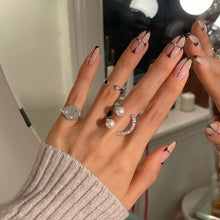 Load image into Gallery viewer, OO PEARL SMILE PAVED RING