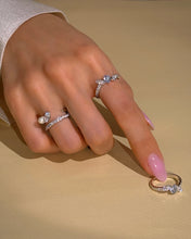Load image into Gallery viewer, PETAL 3 TRIO STONE PAVE RING