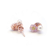 Load image into Gallery viewer, EVELYN FLOWER PEARL STUD EARRING