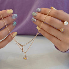 Load image into Gallery viewer, EVELYN FLOWER CHAIN NECKLACE