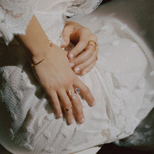 Load image into Gallery viewer, AMALIE OVAL STONE RING