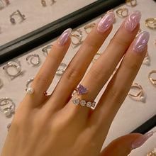 Load image into Gallery viewer, MANON HEART RHINESTONE RING