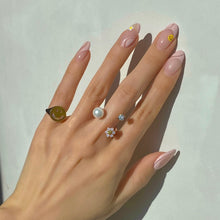 Load image into Gallery viewer, EVELYN 3 FLOWER PEARL STONE OPEN RING