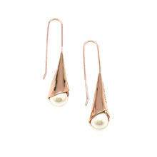 Load image into Gallery viewer, LE LYS PEARL HOOK EARRING