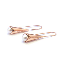 Load image into Gallery viewer, LE LYS PEARL HOOK EARRING