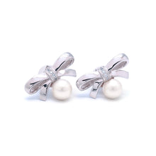 Load image into Gallery viewer, ODETTE 2 BOW PEARL EARRING