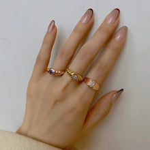 Load image into Gallery viewer, EDGAR OVAL STONE PLEAT RING
