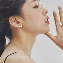 Load image into Gallery viewer, INEZ PEARL EARRINGS