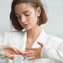 Load image into Gallery viewer, MARE PEARL BAR MOBILE EARRING