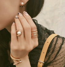 Load image into Gallery viewer, HORN OPEN BANGLE