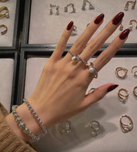 Load image into Gallery viewer, POMPOM PEARL BUBBLE RING