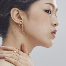 Load image into Gallery viewer, INFINITY SPIRAL PLAIN STONE EARRING