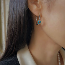 Load image into Gallery viewer, RICCO FLOWER HOOP EARRINGS