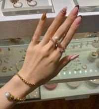 Load image into Gallery viewer, ALMA PEARL STONE CLUSTER RING