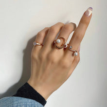 Load image into Gallery viewer, EGG OVAL PEARL RING