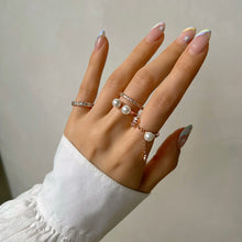 Load image into Gallery viewer, ANNABELLE PEARL STONE CHAIN RING