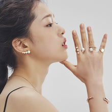 Load image into Gallery viewer, AMELLIE PINKY SIGNET RING