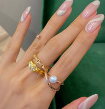 Load image into Gallery viewer, DAPHNE CROISSANT PAVED RING