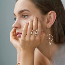 Load image into Gallery viewer, ROUND RAINBOW PEARL STONE RING