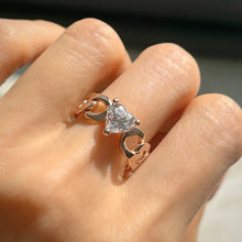 Load image into Gallery viewer, REMI HEART STONE CHAIN RING