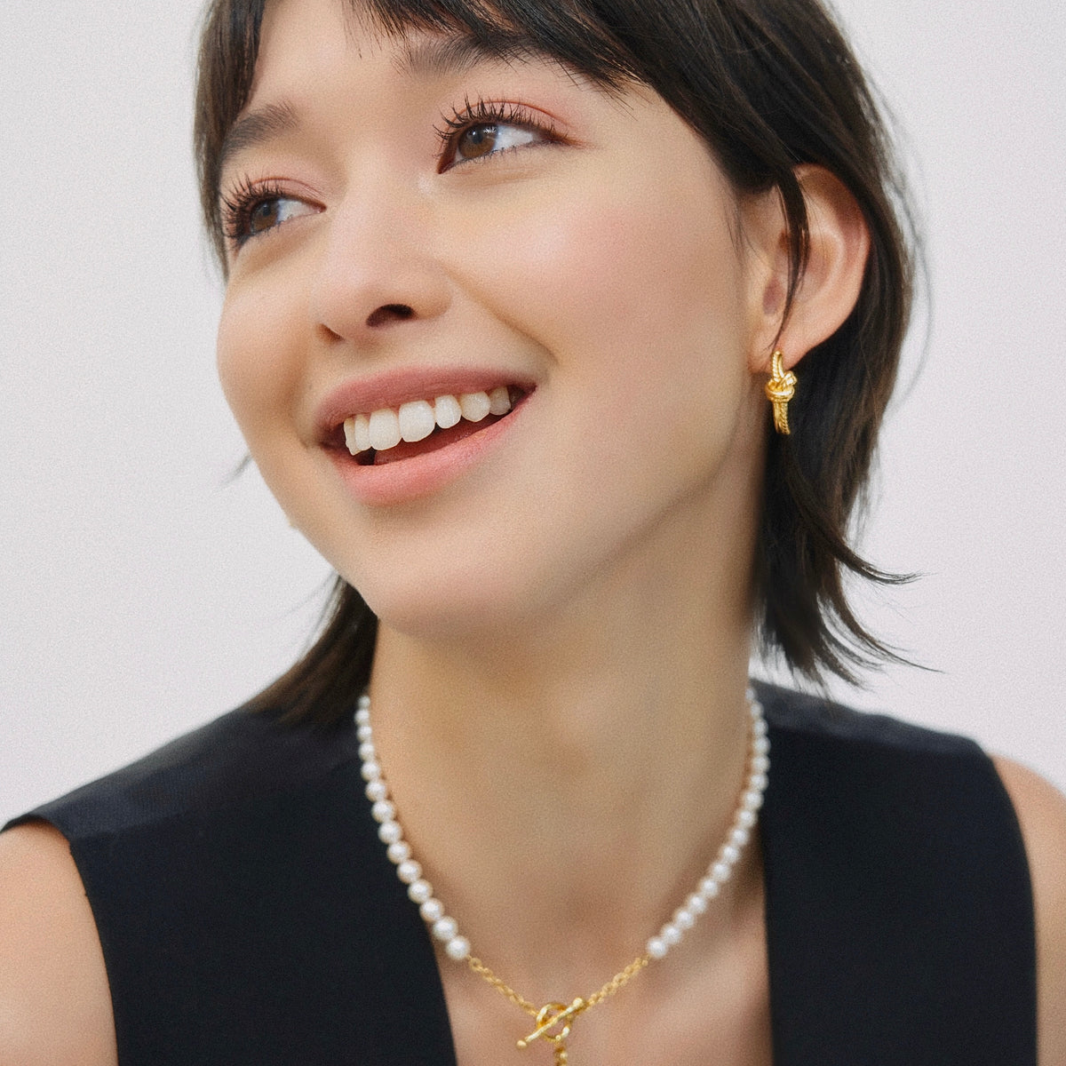 AVERY KNOT HOOP EARRING – avec new york