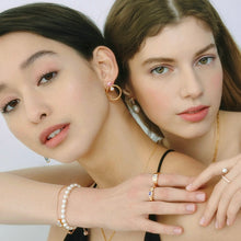 Load image into Gallery viewer, AUGUST SQ CIRCLE EARRING
