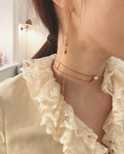 Load image into Gallery viewer, CELESTE THREE STONE ELONGATED CHAIN EARRING