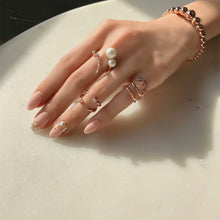 Load image into Gallery viewer, ALMA PEARL STONE CLUSTER RING