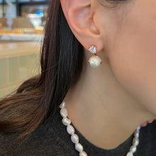 Load image into Gallery viewer, POMPOM CROWN J EARRINGS
