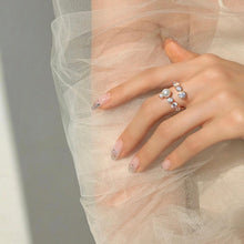Load image into Gallery viewer, MADEMOISELLE PEARL PAVED SPIRAL RING