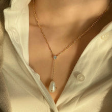 Load image into Gallery viewer, DYLAN BAROQUE PEARL Y CHAIN NECKLACE