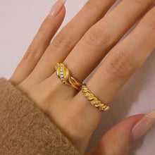 Load image into Gallery viewer, ABBIE PAVED ROPE RING