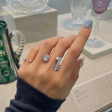 Load image into Gallery viewer, CAMBELL OVAL PAVED BAR RING