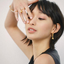 Load image into Gallery viewer, HORN PEARL KNUCKLE RING