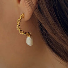 Load image into Gallery viewer, ESME2 PAVED LINK PEARL EARRING