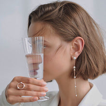 Load image into Gallery viewer, MARE PEARL BAR MOBILE EARRING