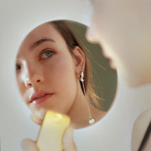 Load image into Gallery viewer, CLEMENCE2 HOOP CHAIN PEARL EARRING