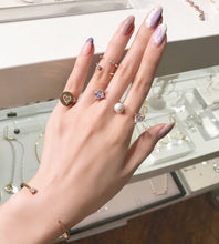 Load image into Gallery viewer, TRIO SQ HEART DBL FINGER RING