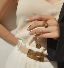 Load image into Gallery viewer, QUEEN ELIZA COIN SIGNET RING